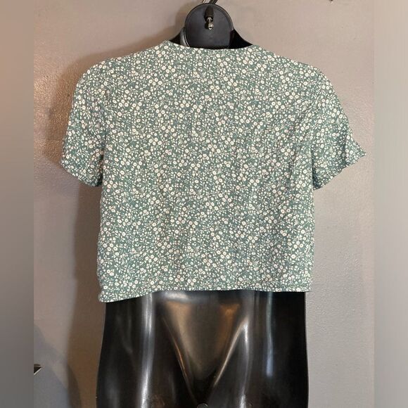 Dip green floral button up front knot blouse - Picture 2 of 4